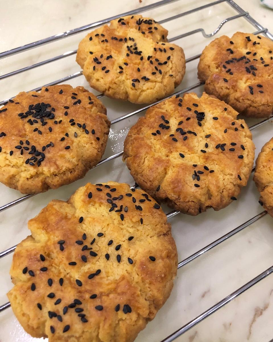 轻轻一按就碎掉的原味桃酥（不输猪油版）