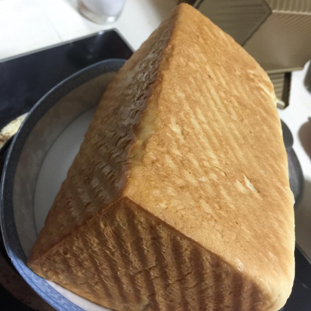用烤箱自己做面包--手工牛奶吐司面包