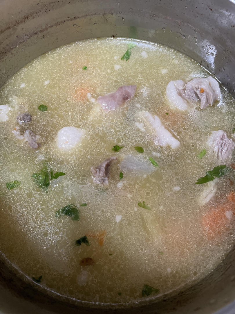 清炖羊排，老爸的拿手菜，汤鲜味浓，羊肉软烂，连萝卜都非常好吃