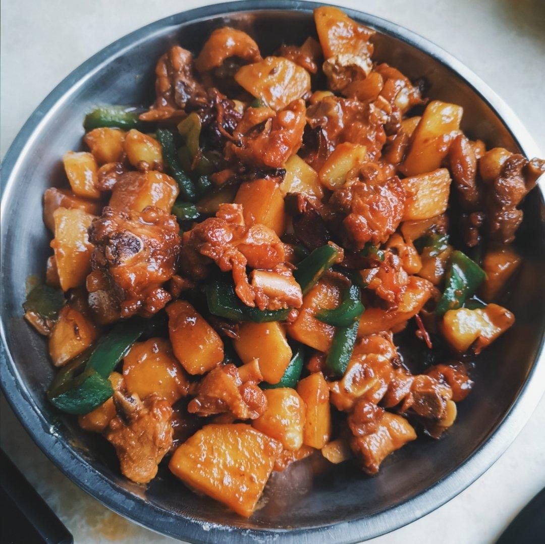 鸡腿红烧土豆（独家做法超简单）