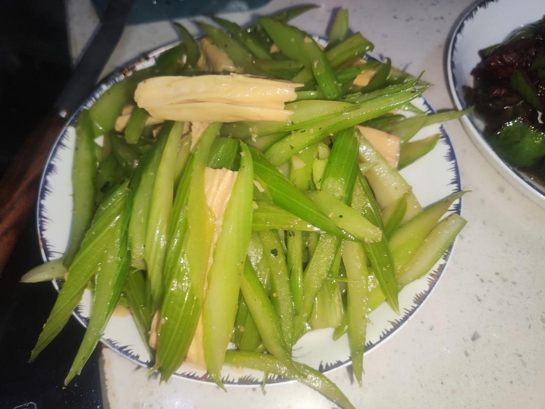 芹菜炒腐竹