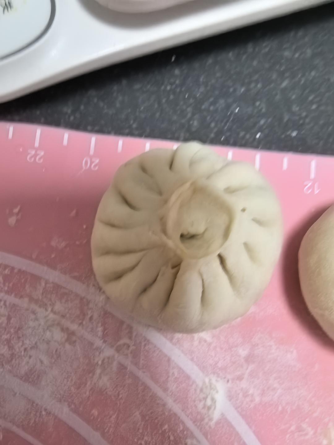 松软多汁的肉包子