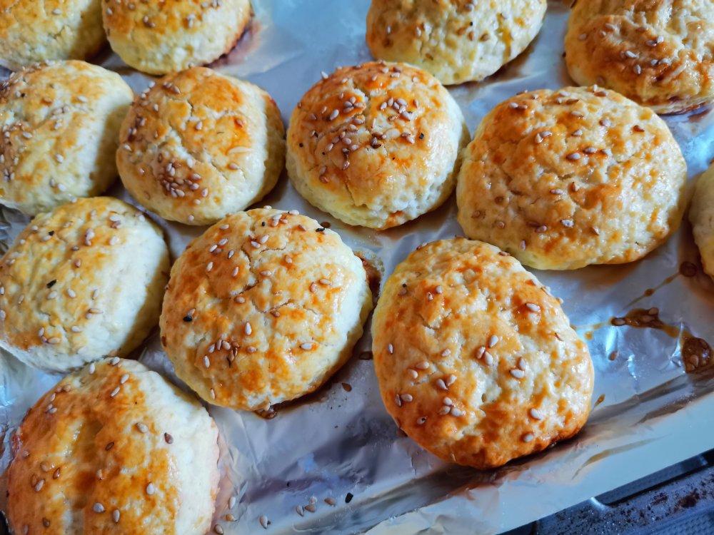 【视频】3分钟 奶油司康Scone(可能是世界上最快手的司康) 消耗淡奶油～