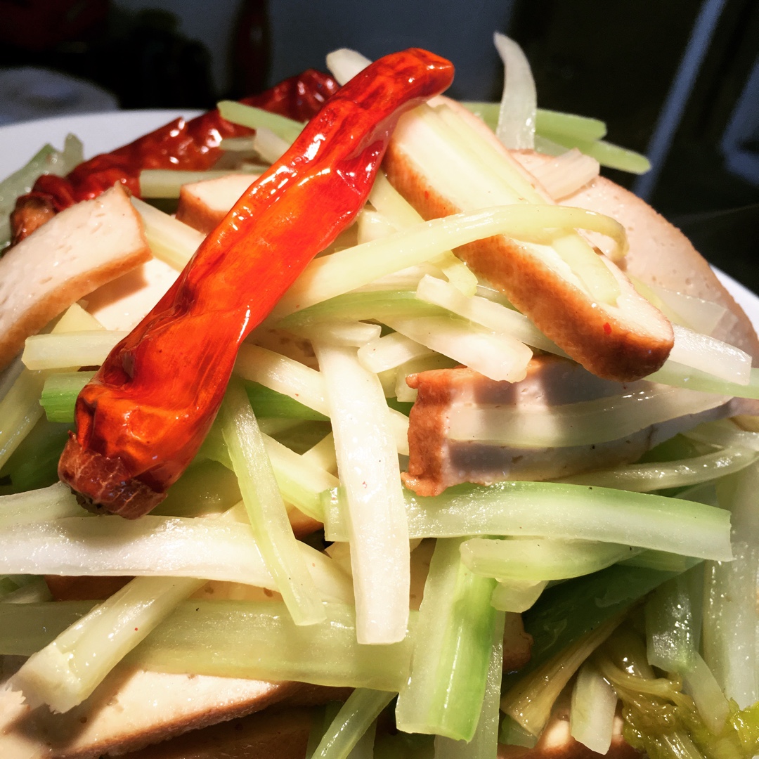 素菜：芹菜炒豆腐干