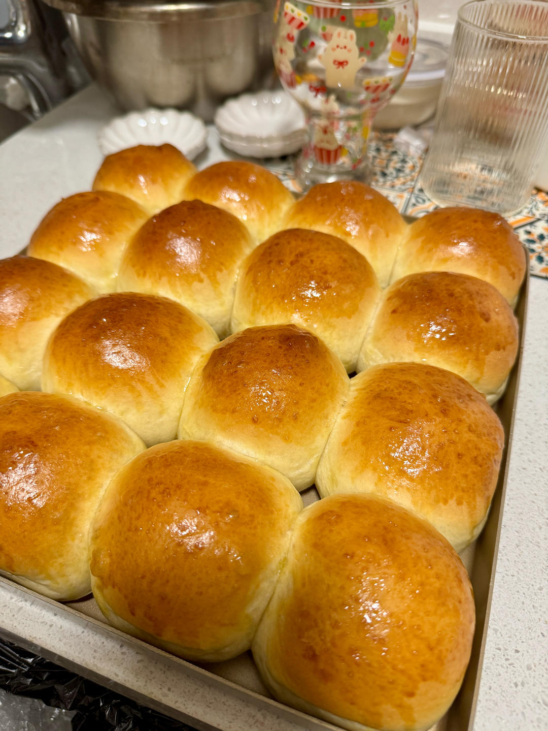 羽毛般柔软拉丝 | 奶呼呼的牛奶云朵小餐包