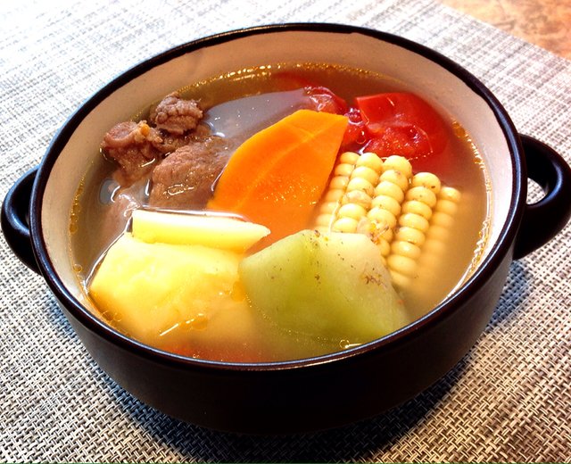 牛骨鲜蔬汤（健康养生鲜甜，超级简单）