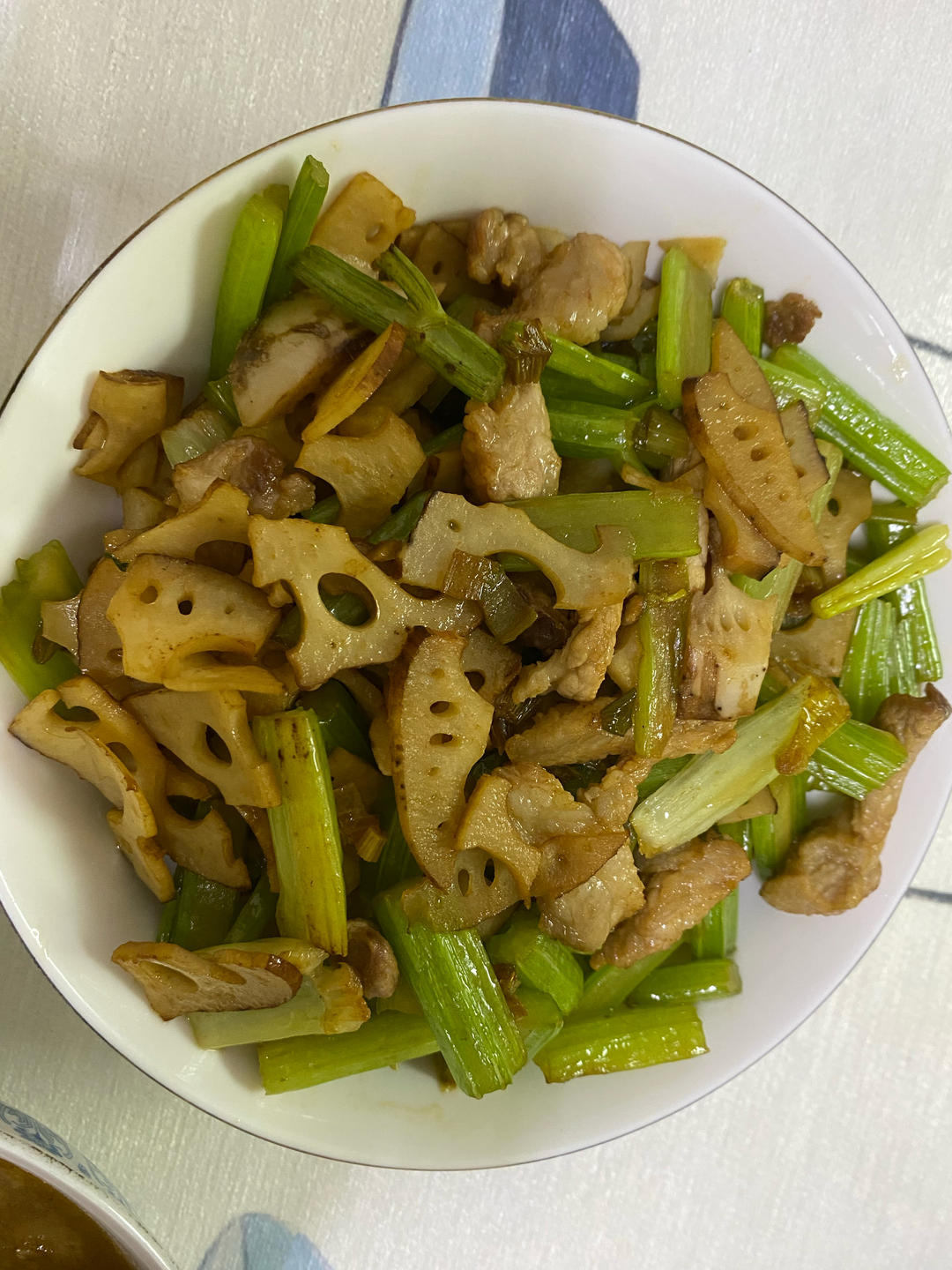 妈妈菜，芹菜藕炒肉