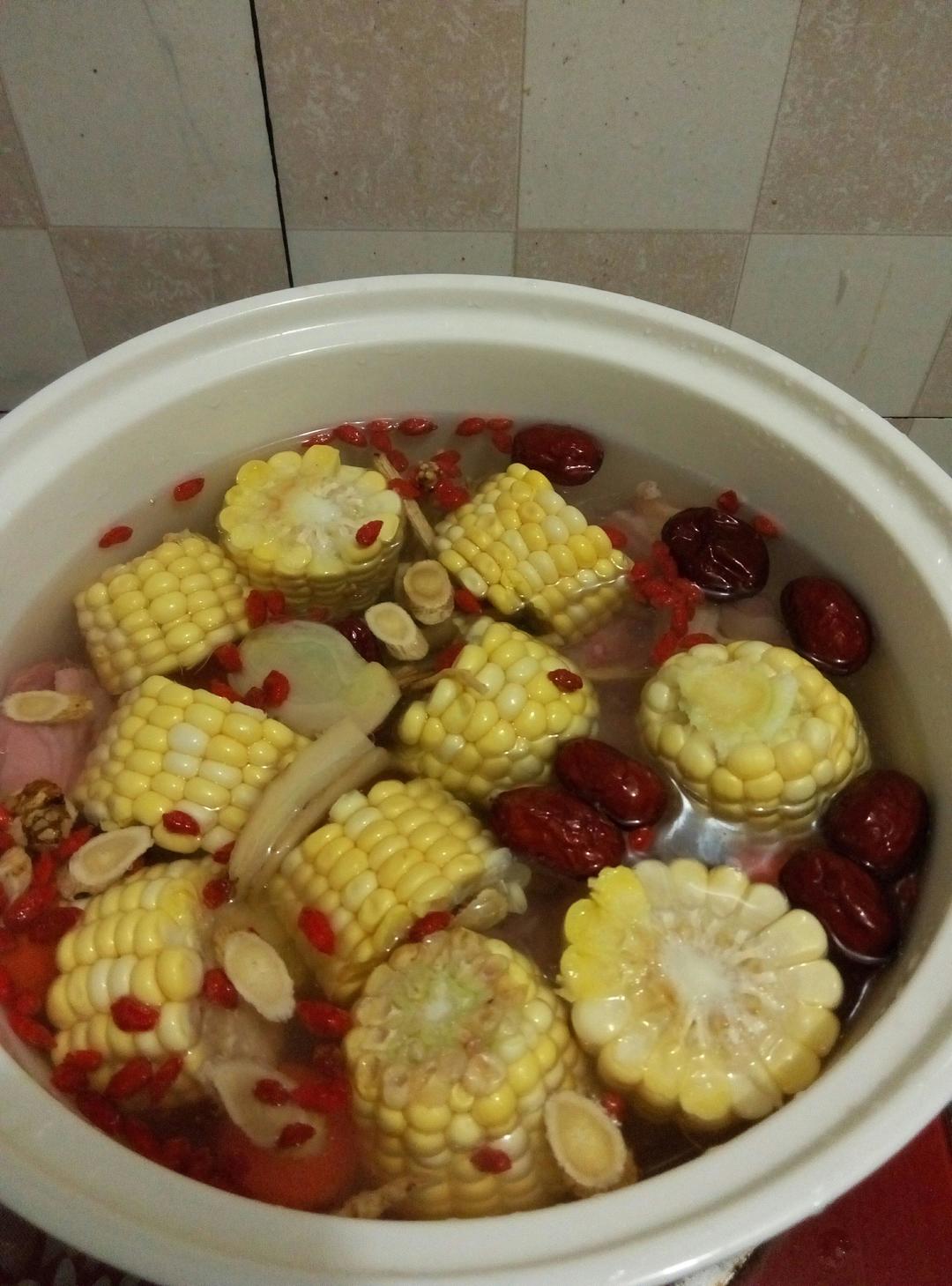 玉米胡萝卜鸡汤的做法