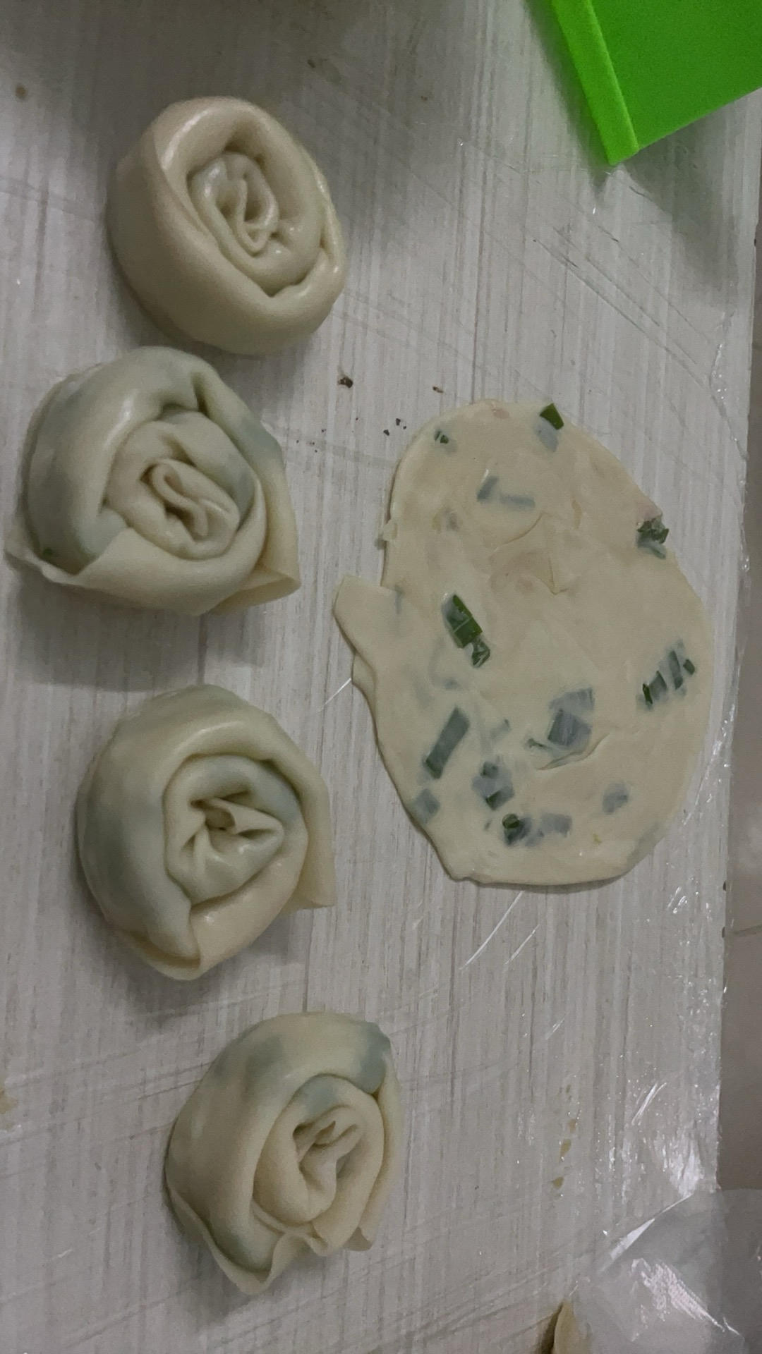 超简单的饺子皮版葱油饼