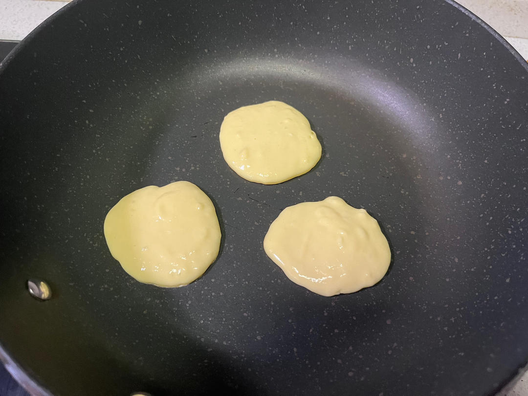 草莓松饼🥞｜春天就需要来一些五颜六色呀的做法 步骤3