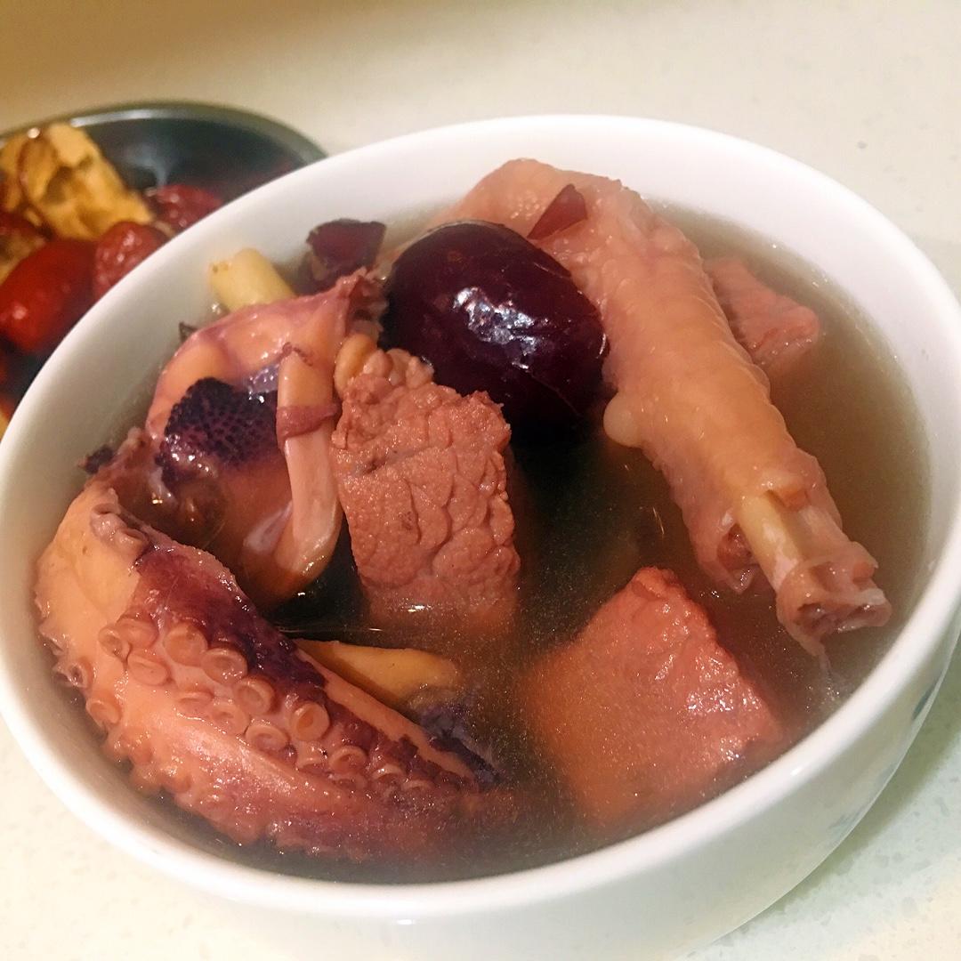 河马仔bb做的节瓜章鱼干煲猪骨汤