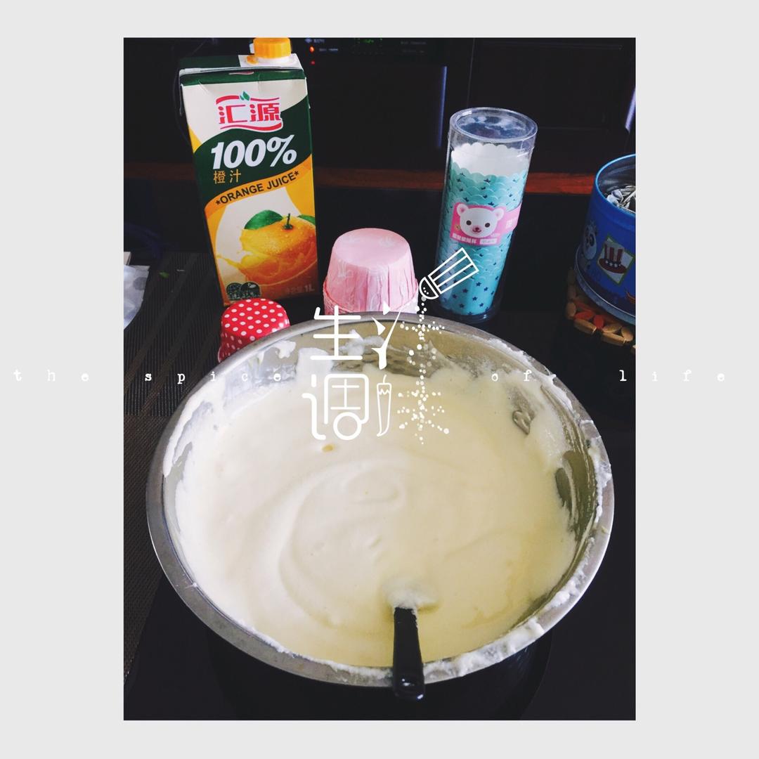 鲜奶油戚风杯子蛋糕（纸杯蛋糕）