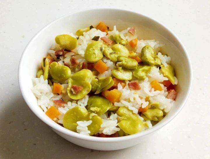 懒人少油电饭锅蚕豆焖饭