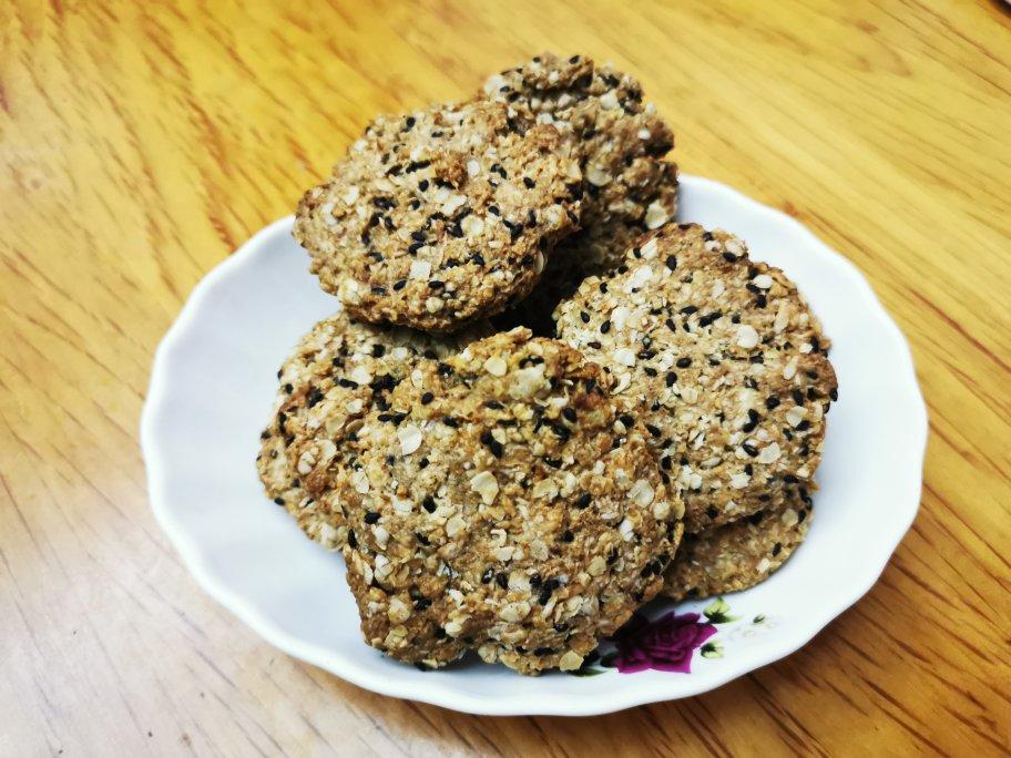 素食:有机燕麦芝麻大饼干