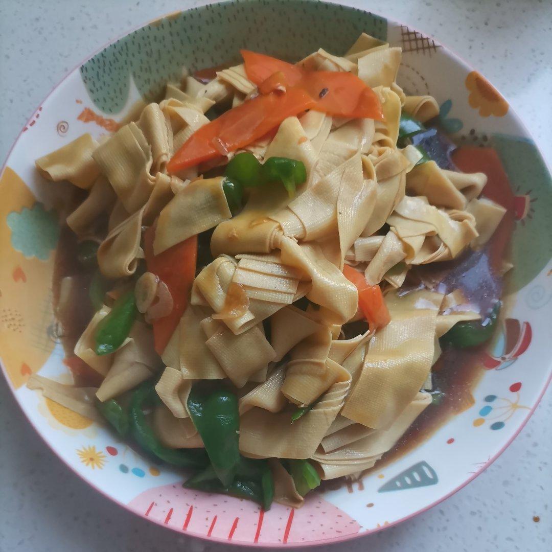 不用厨艺的尖椒干豆腐