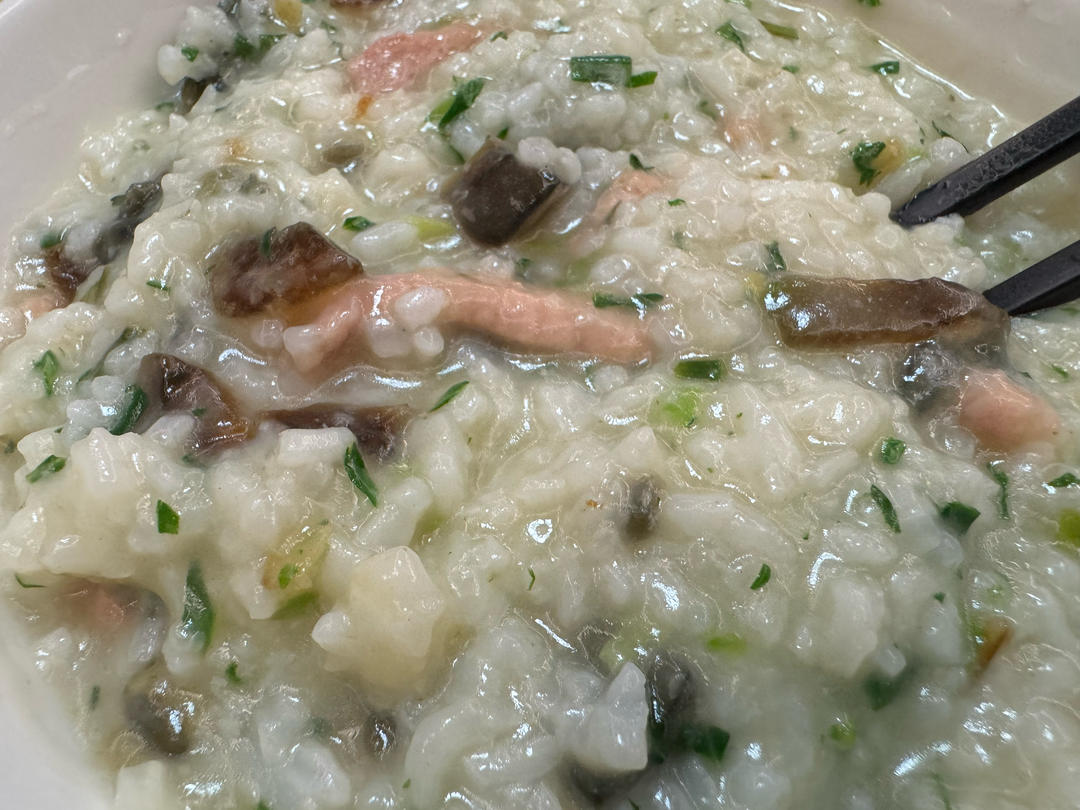 妈妈👩教我做的皮蛋瘦肉粥🥣简单快捷美味😋