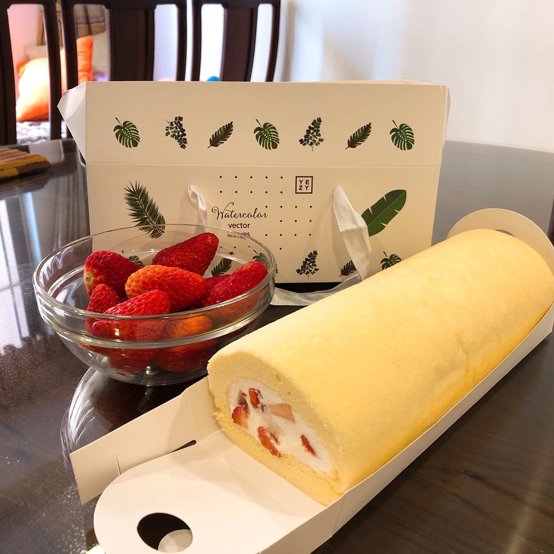 草莓🍓奶油蛋糕卷
