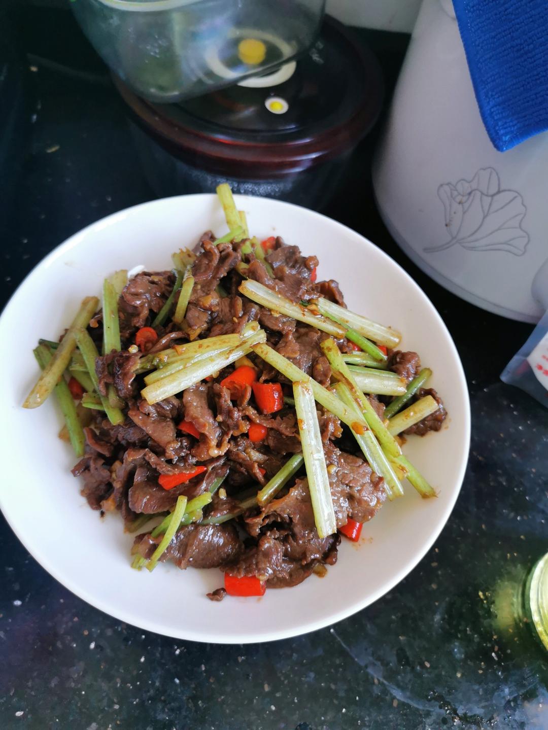小炒黄牛肉，肉嫩味香！太好吃了简直是米饭杀手！