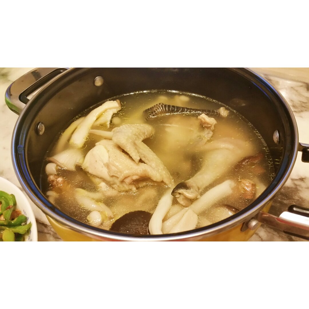 杂菌鲜鸡汤