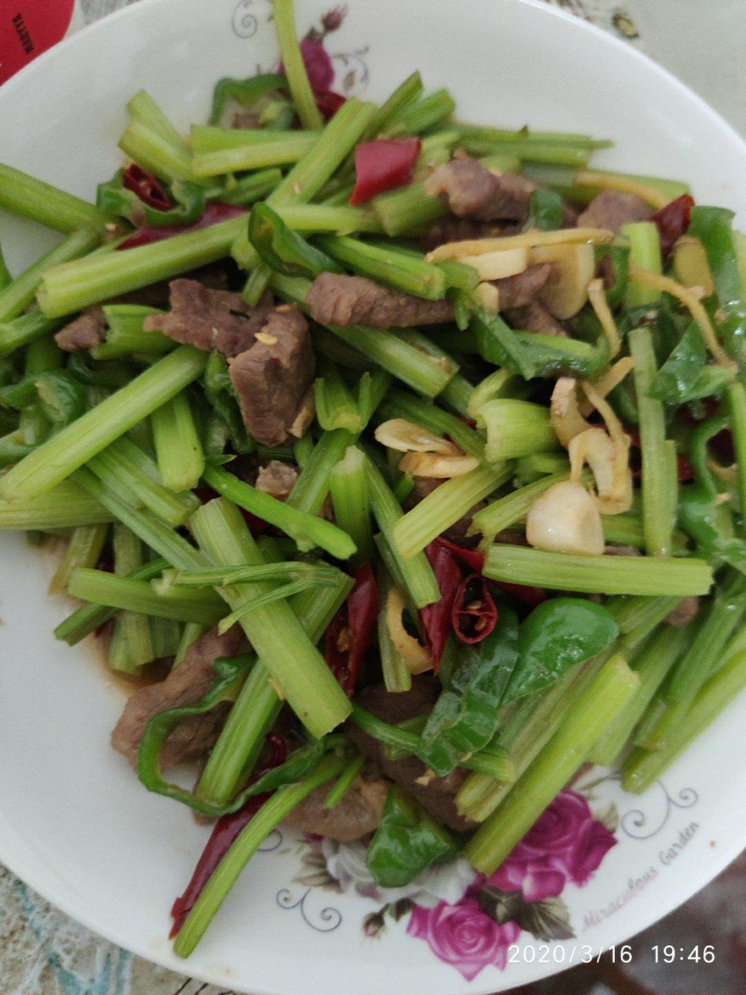 芹菜炒牛肉 快和我一起做！超级嫩！家常快手简单！