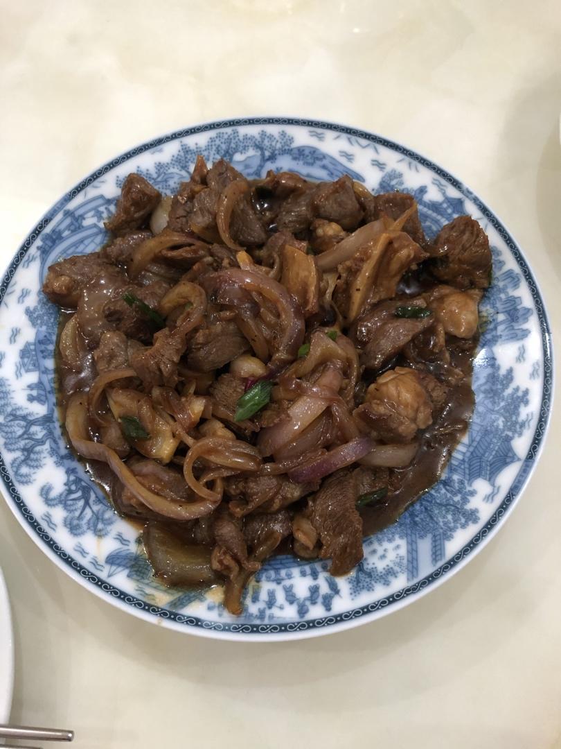 洋葱爆孜然牛肉
