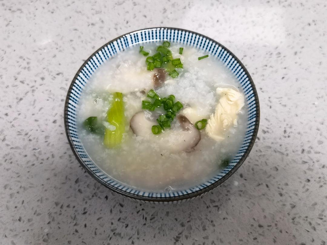 堪比肯德基的香菇鸡肉粥（暖暖的有幸福的味道）