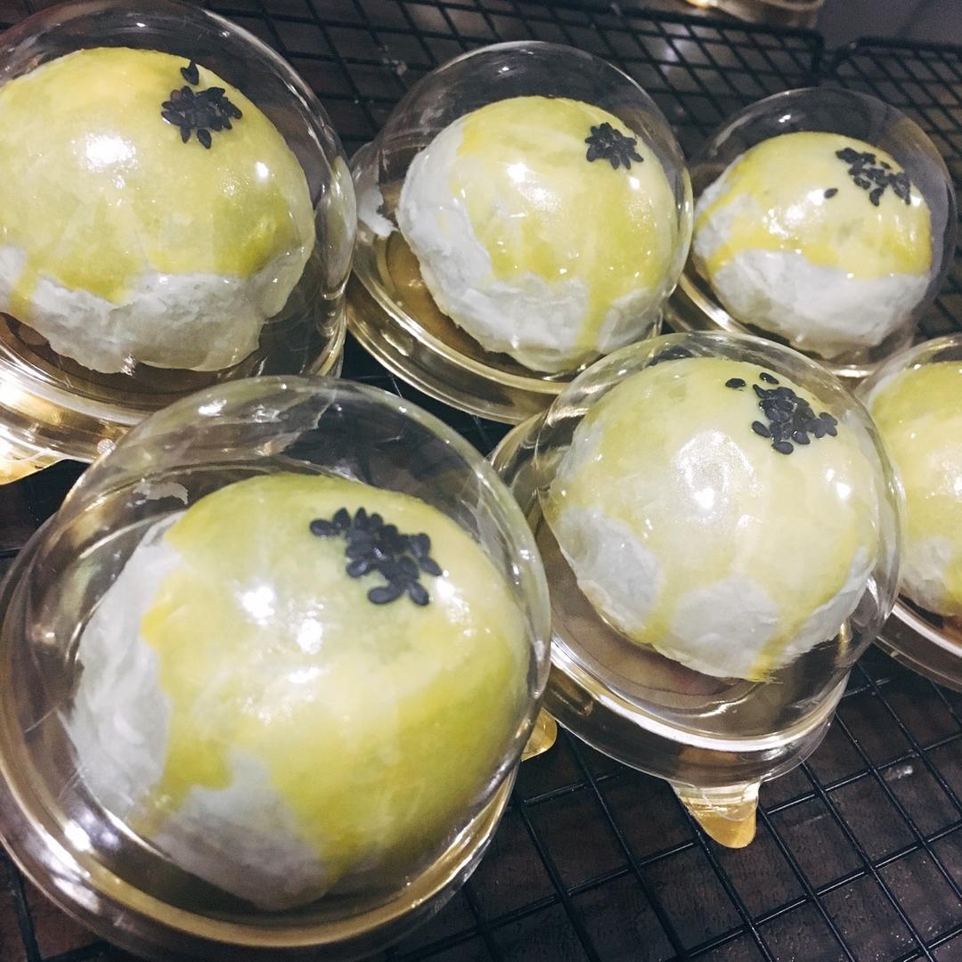 蛋黄酥 Danhuangsu