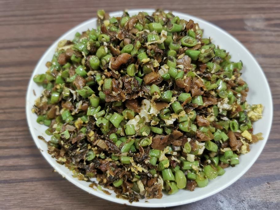 下饭菜之外婆菜炒豇豆的做法