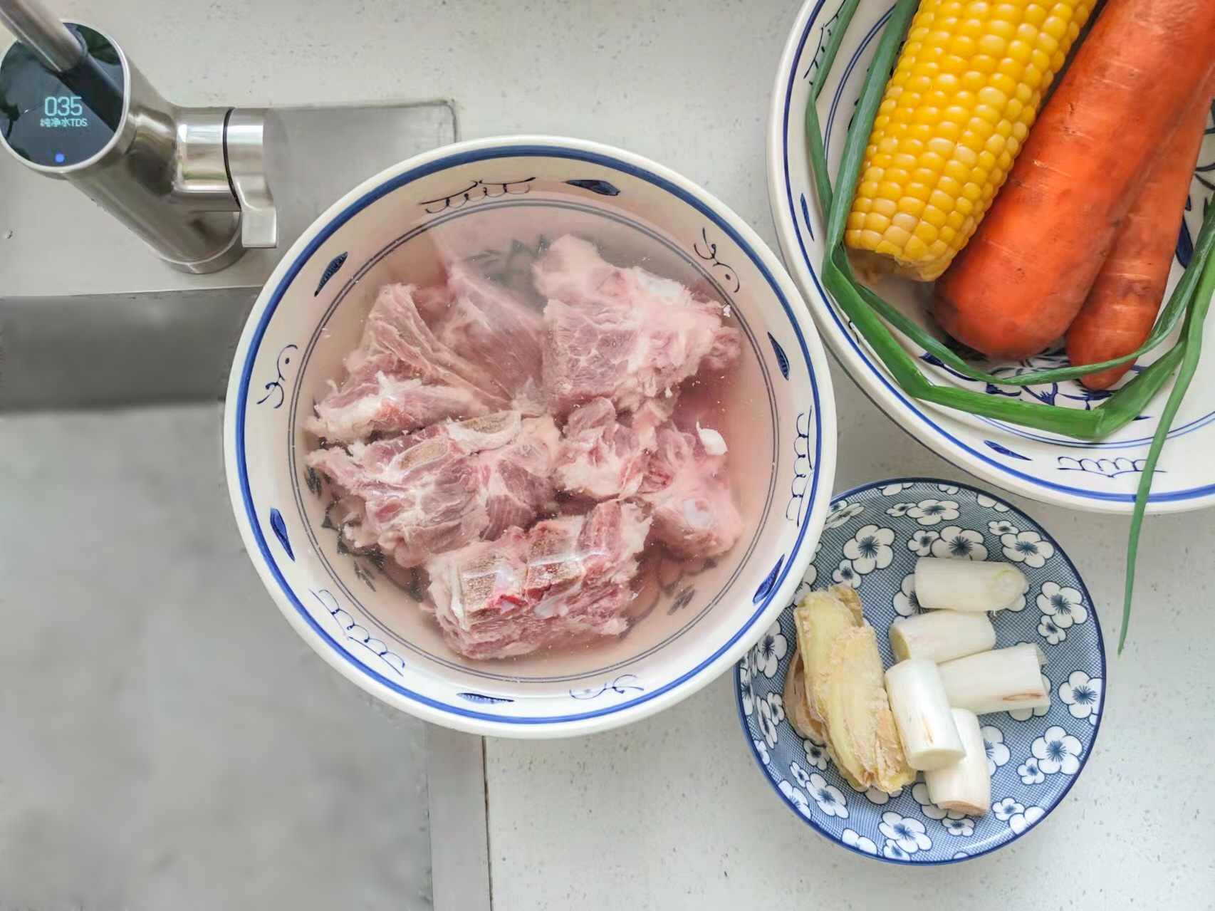 萝卜玉米排骨汤的做法 步骤1