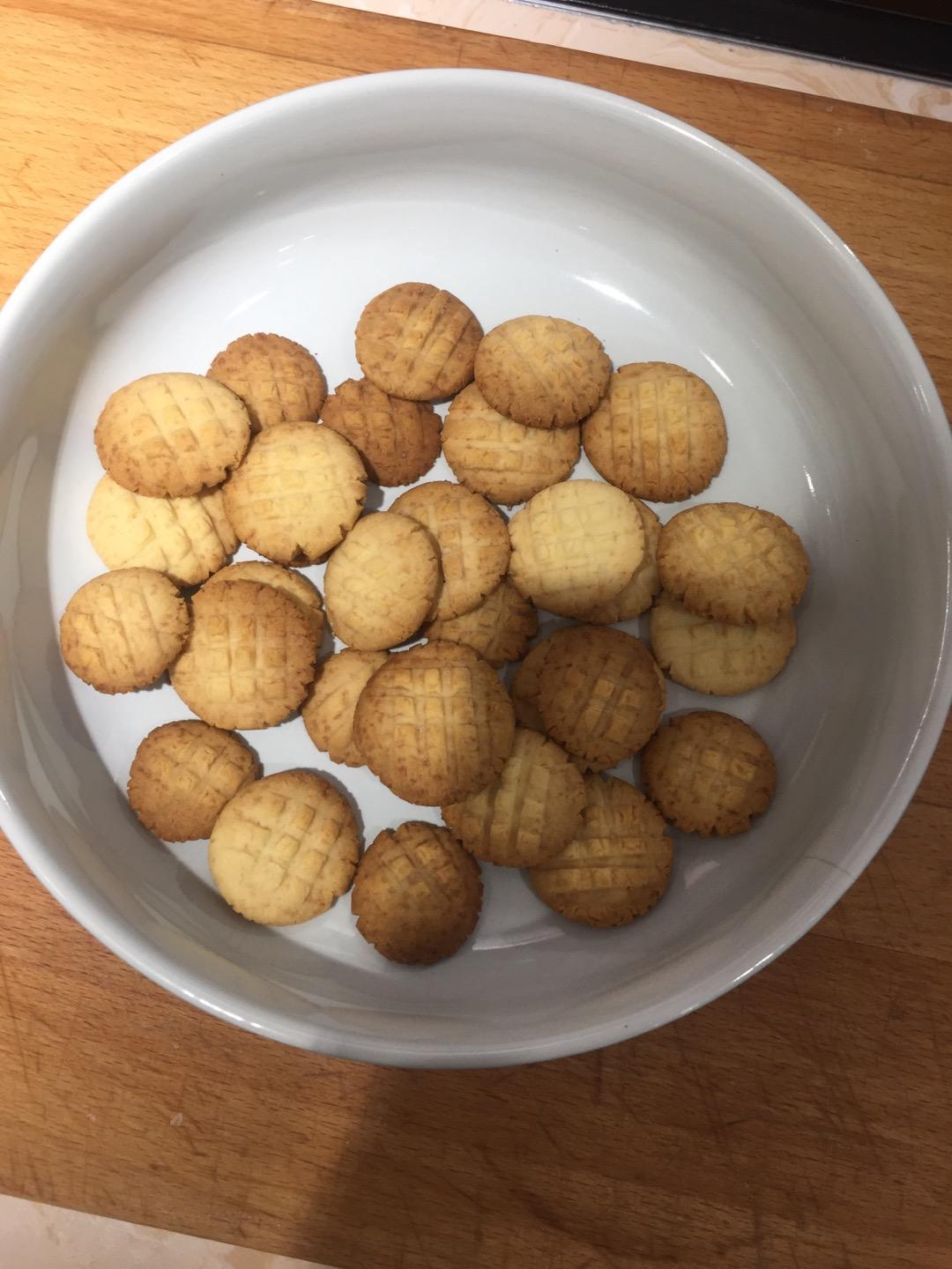 牛奶饼干