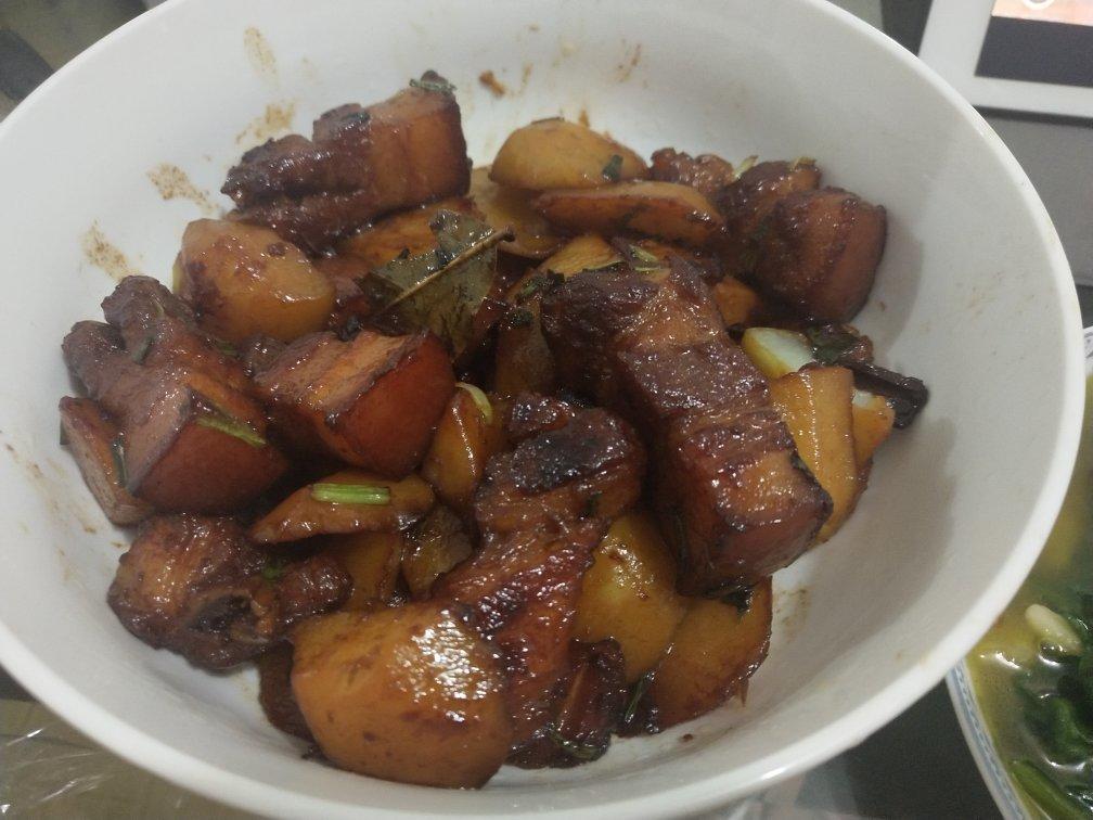 土豆红烧肉