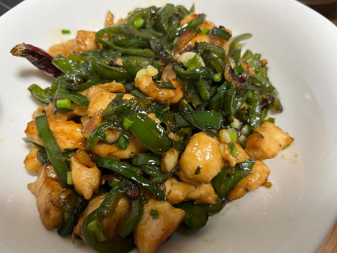 嫩嫩的鸡胸肉炒青椒
