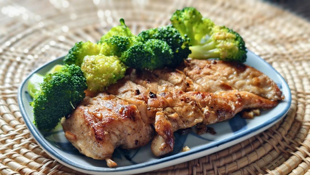 减脂期最爱的香煎鸡胸肉｜超好吃
