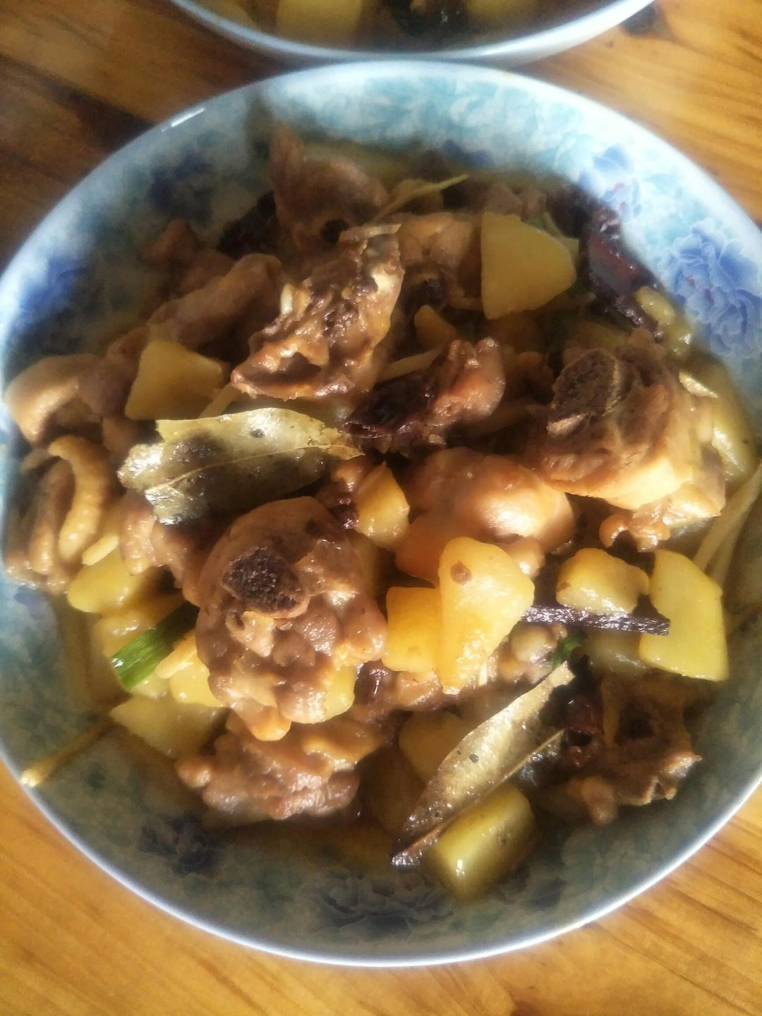 土豆焖鸡腿