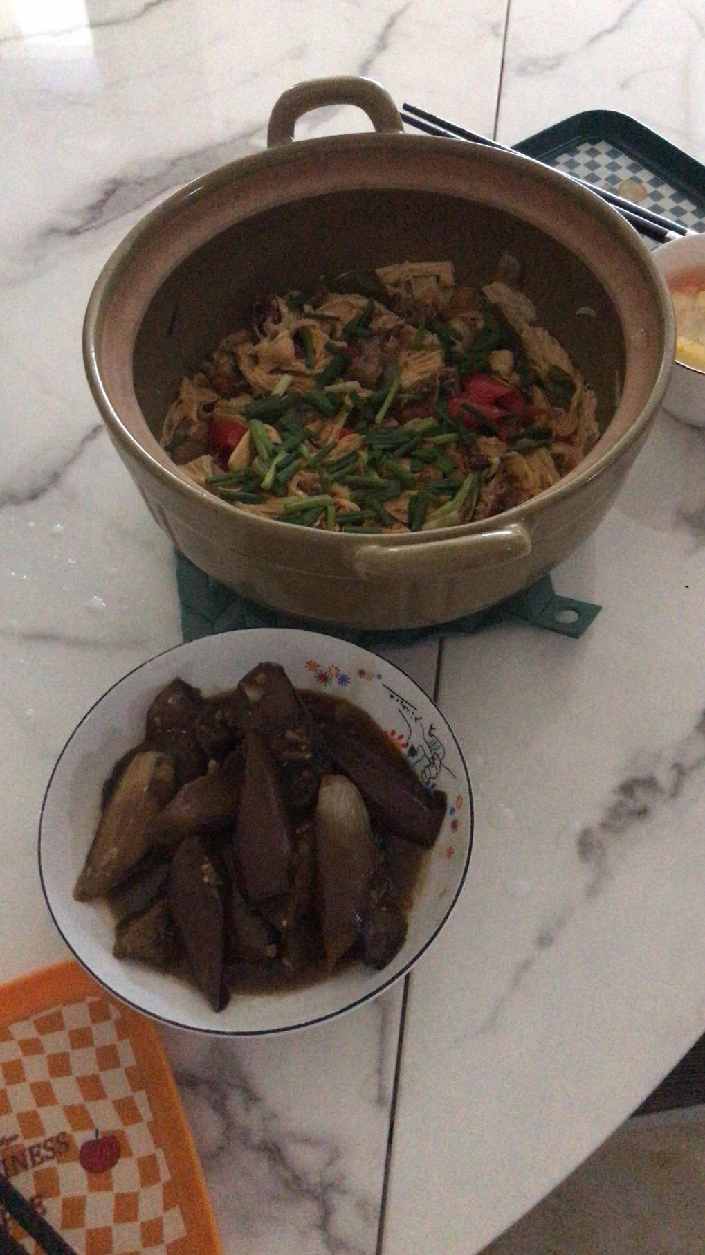 香菇腐竹鸡煲