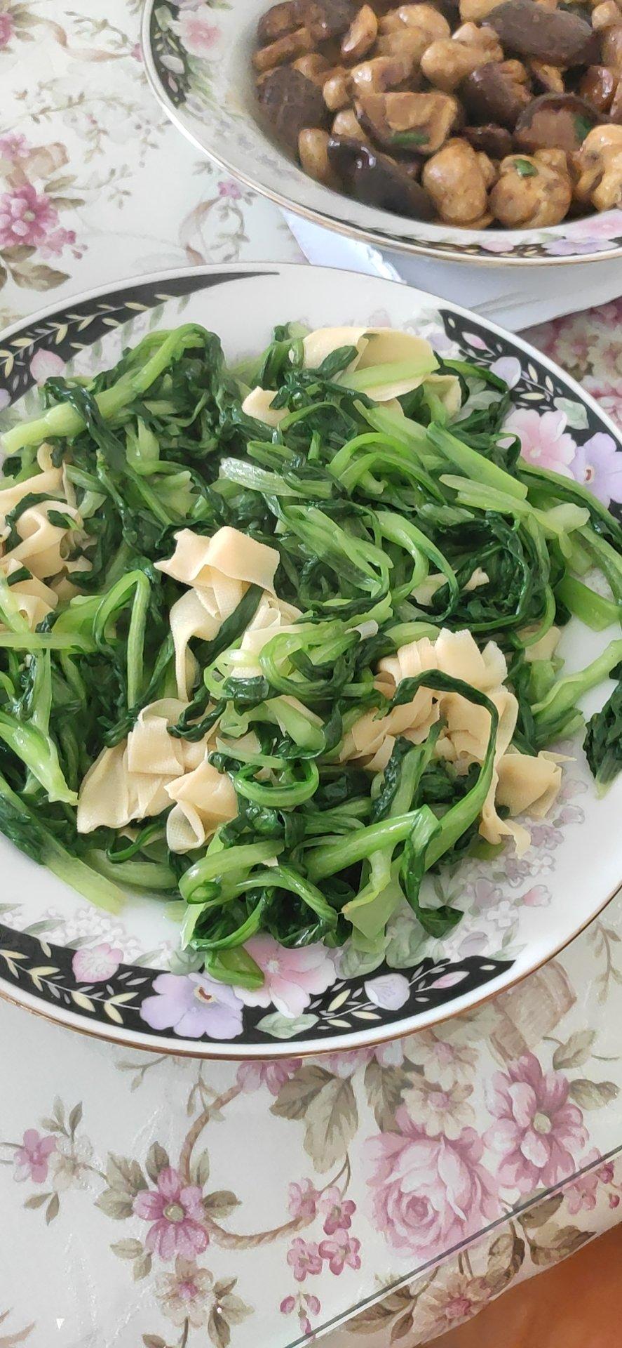 鸡毛菜炒百叶丝
