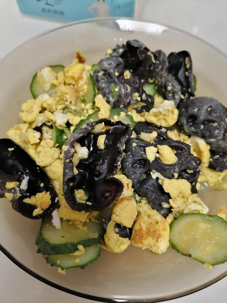 黄瓜木耳炒鸡蛋