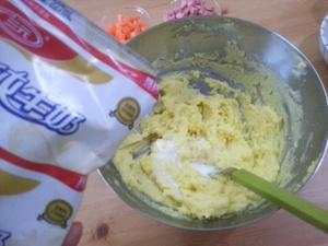土豆泥沙拉的做法 步骤4