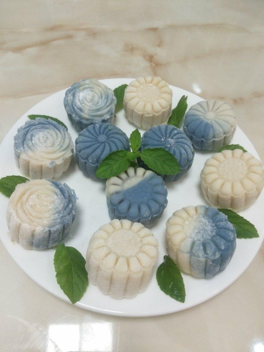 奶黄冰皮月饼—软糯咸香　适合初秋的季节食用