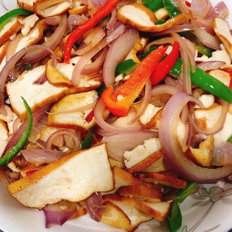 洋葱青红辣椒炒豆干