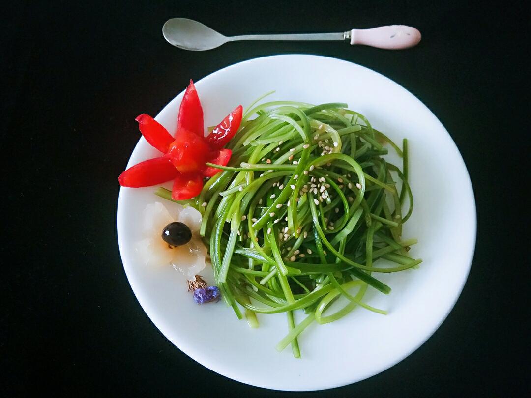 手撕蒜苔的做法