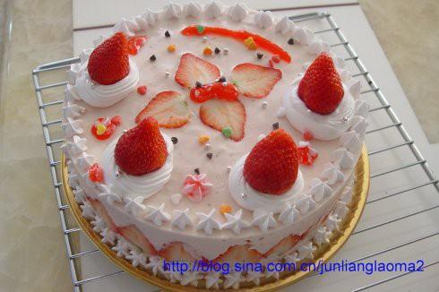 鲜草莓慕斯蛋糕的做法