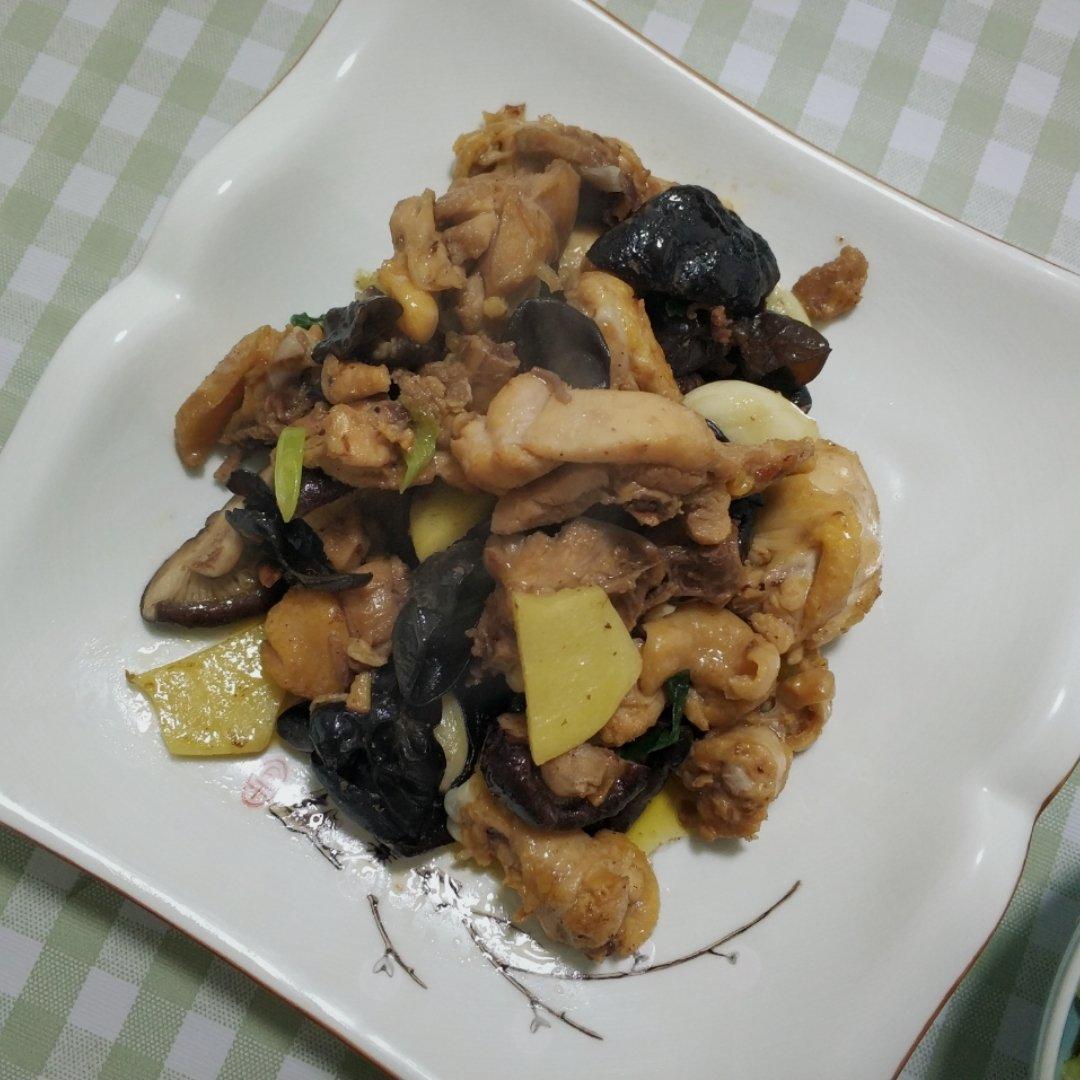 剁椒木耳炒鸡块