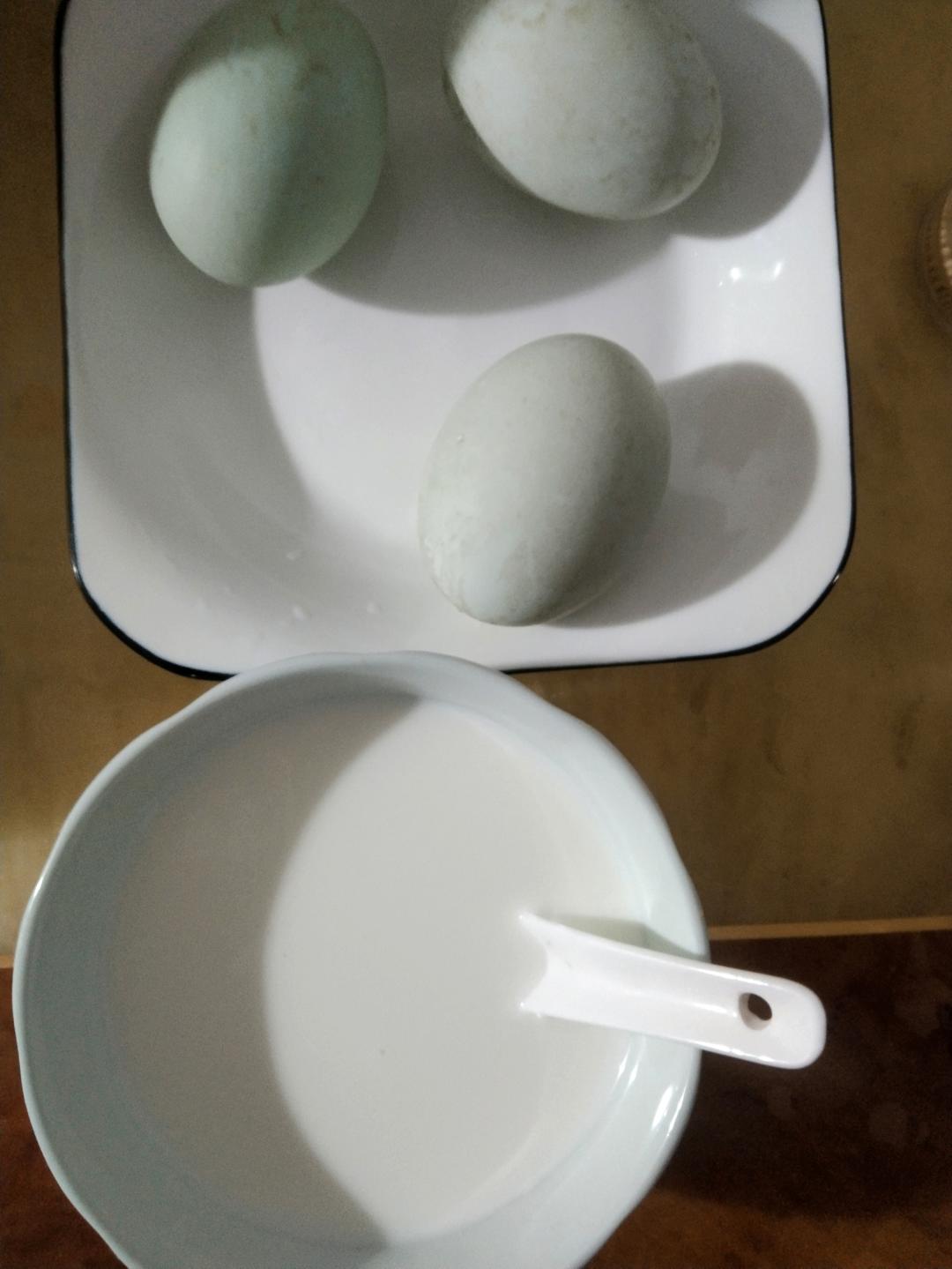 牛奶燕麦粥+水煮鸡蛋
