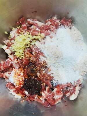 传统小笼粉蒸牛肉（粉蒸肉）的做法 步骤5