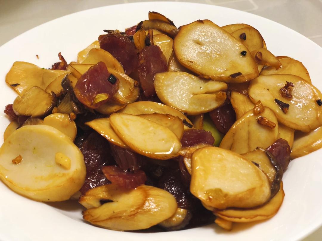 腊肉炒彩椒杏鲍菇