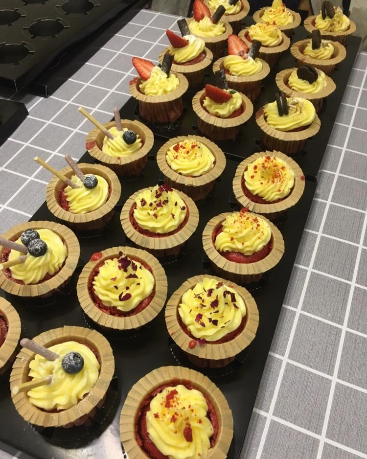 经典红丝绒杯子蛋糕（red velvet cupcake）