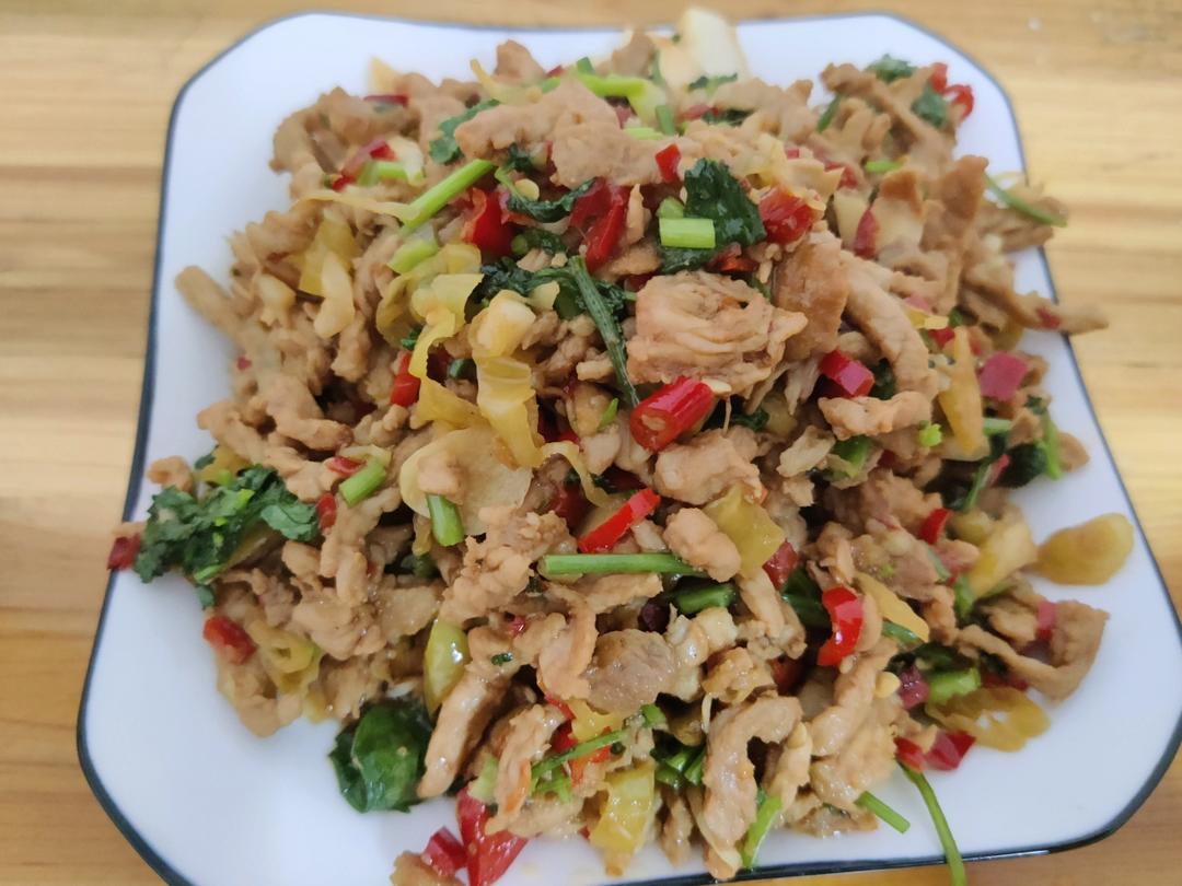 厨师长教你：“碎炒牛肉”的家常做法，开胃又下饭，先收藏起来