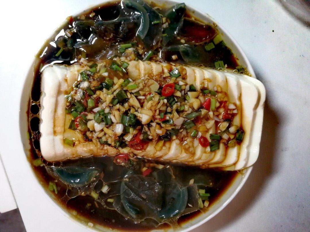 皮蛋拌豆腐