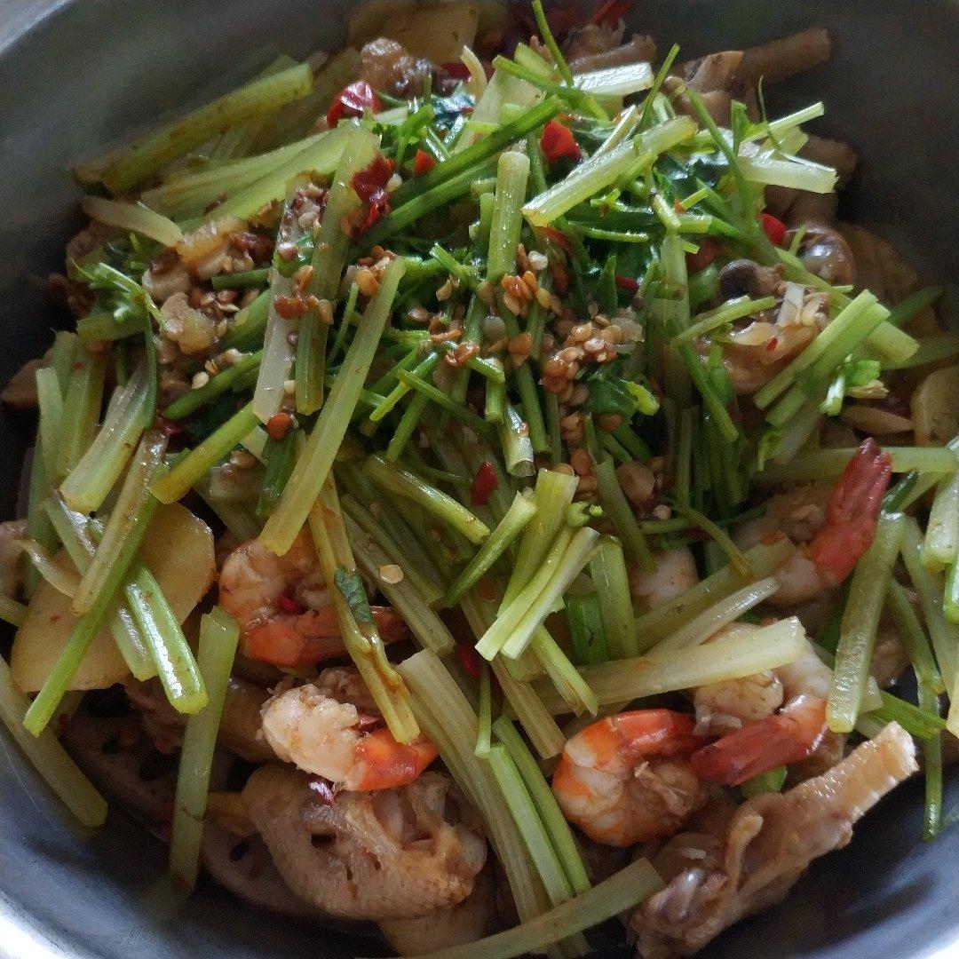 超简单的明虾鸡爪煲